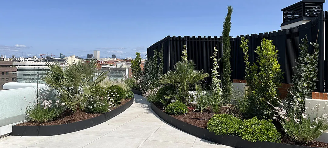 Zona ajardinada en un ático de Madrid