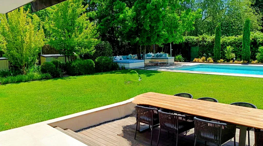 Un jardín particular en primavera